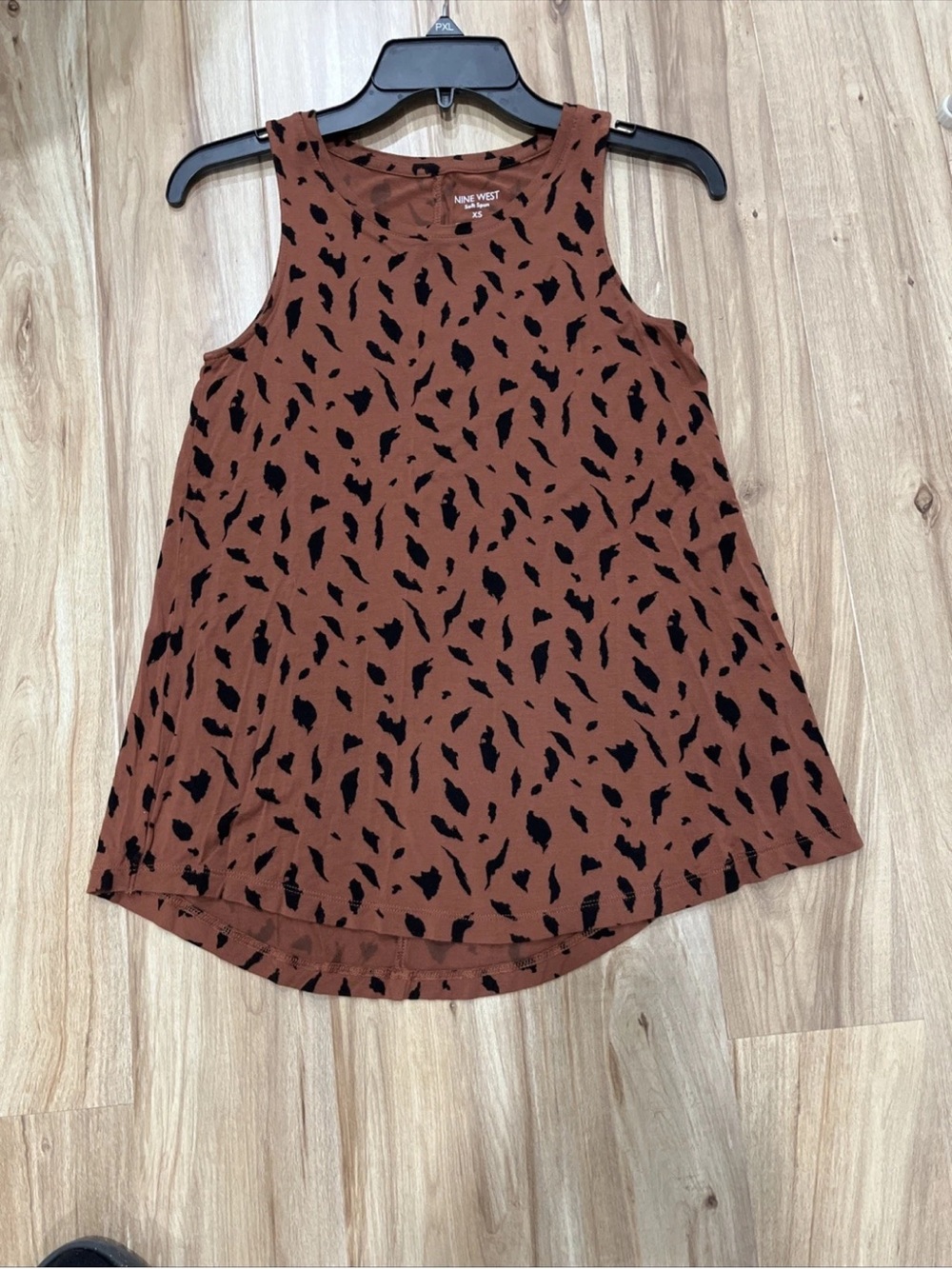 Nine West Brown Tank Top with Black Abstract Print - Picture 7 of 9